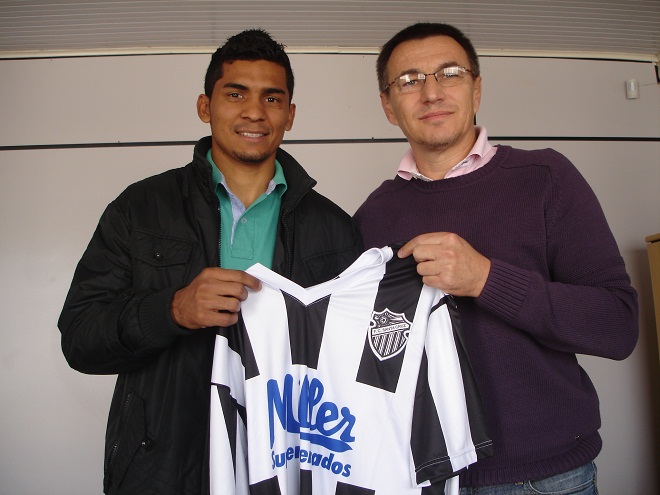 Santa Cruz-RS contrata meia Gabriel Davis para Gauchão 2013